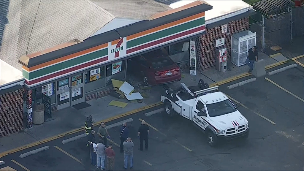 Driver in stolen car crashes into 7-Eleven store in Bucks County, police say — Wayne Business news